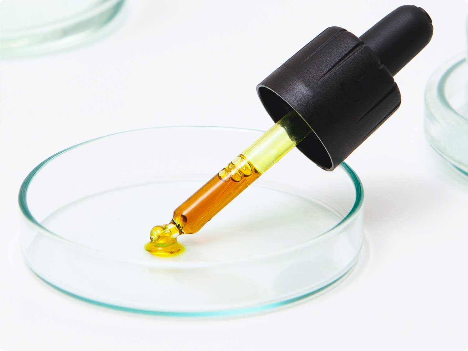 Nordic Oil-CBD Öl (15% CBD) mit Curcumin wird im Labor getestet 