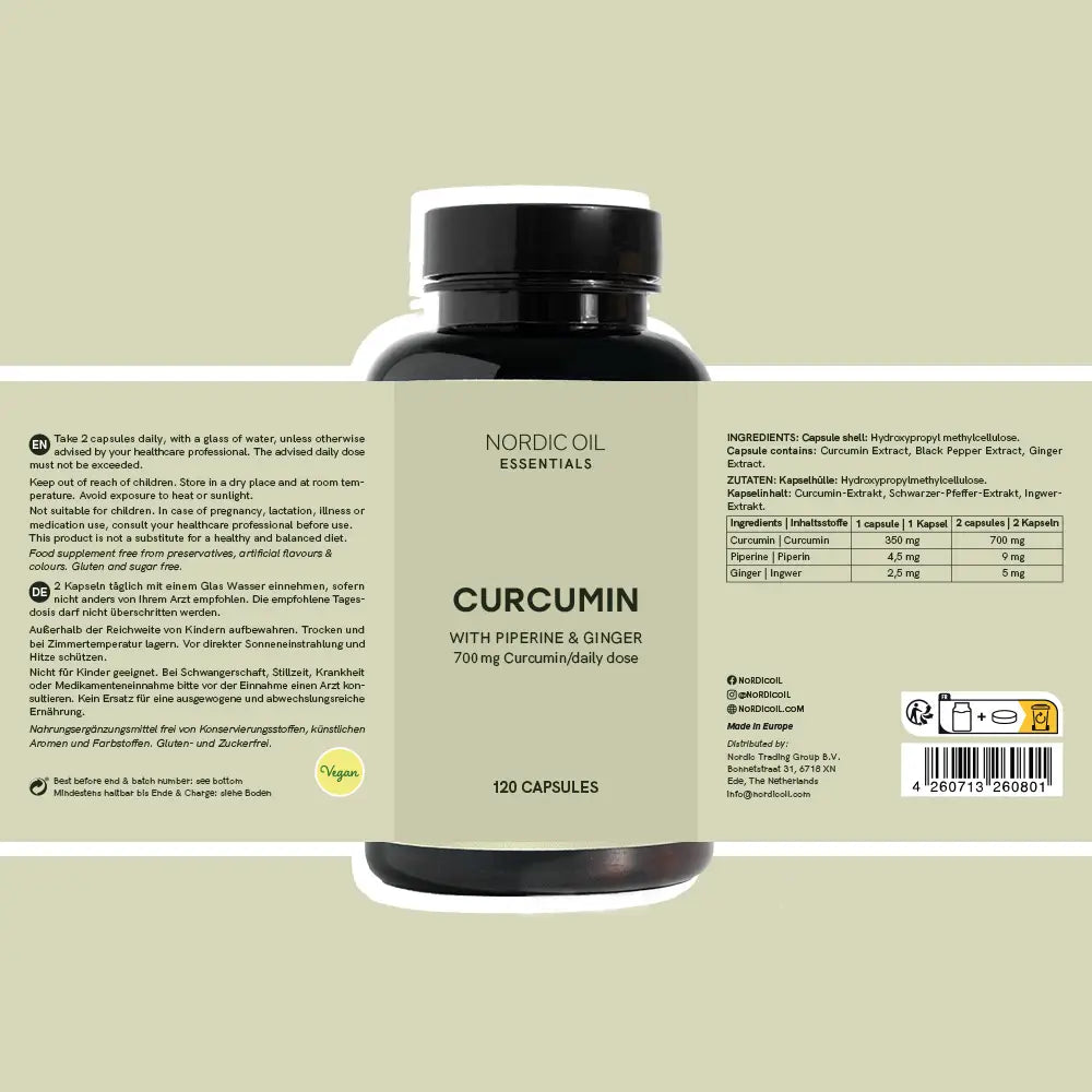Nordic Oil Curcumin mit Piperin und Ingwer – Flasche mit Kapseln auf grünem Hintergrund