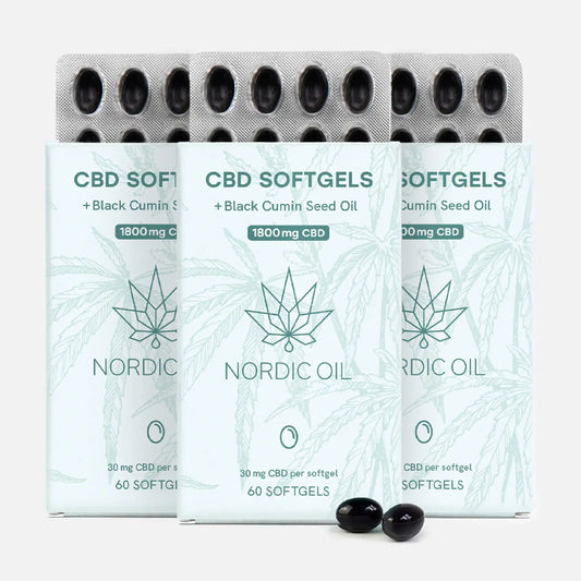 Drei Nordic Oil CBD-Softgel-Packungen mit Schwarzkümmelöl und schwarzen Softgelkapseln.