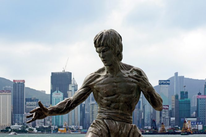 Skulptur von Bruce Lee