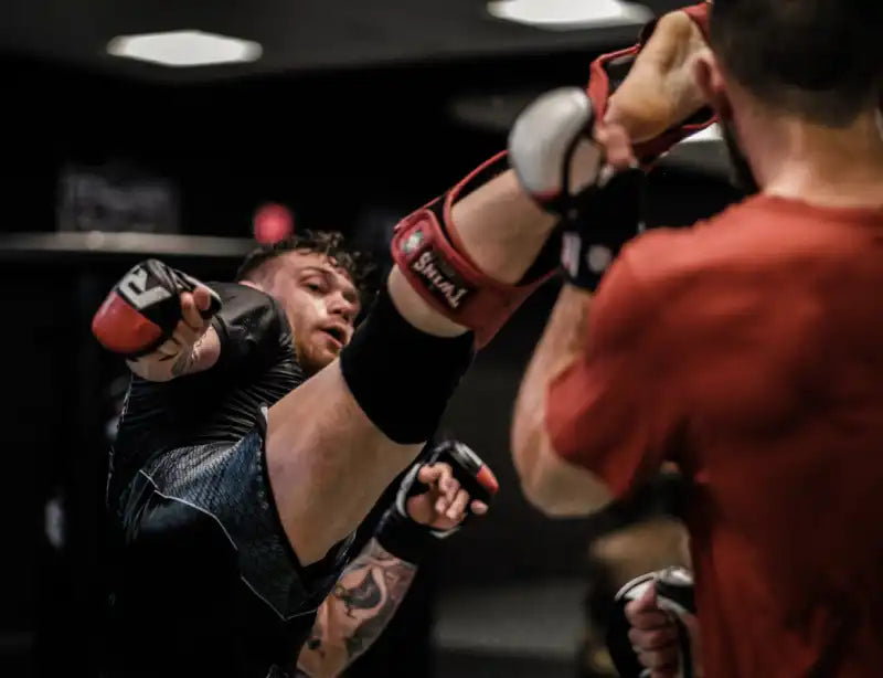 Boxer schlägt einen Highkick