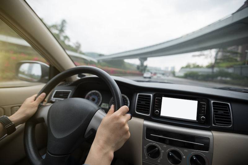 Auto fahren nach der Einnahme von CBD: Geht das?