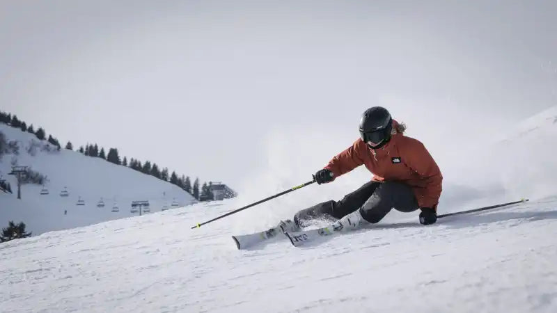 Person tut Ski fahren
