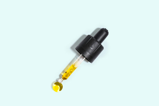 Goldgelbe Farbe von CBD Öl