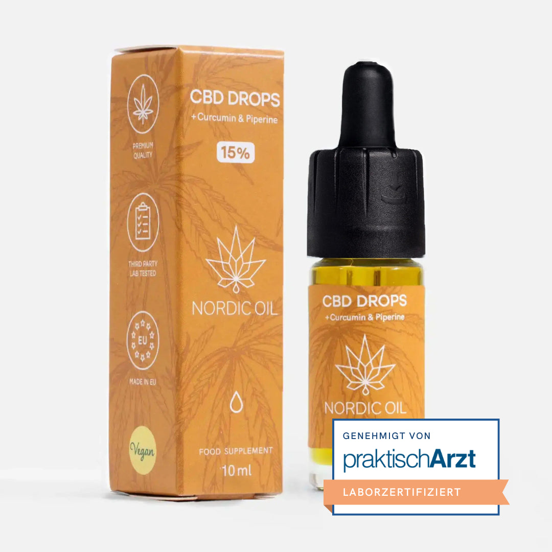 CBD Öl mit Kurkumin (15%) Flasche mit Kurkuma neben der Verpackung