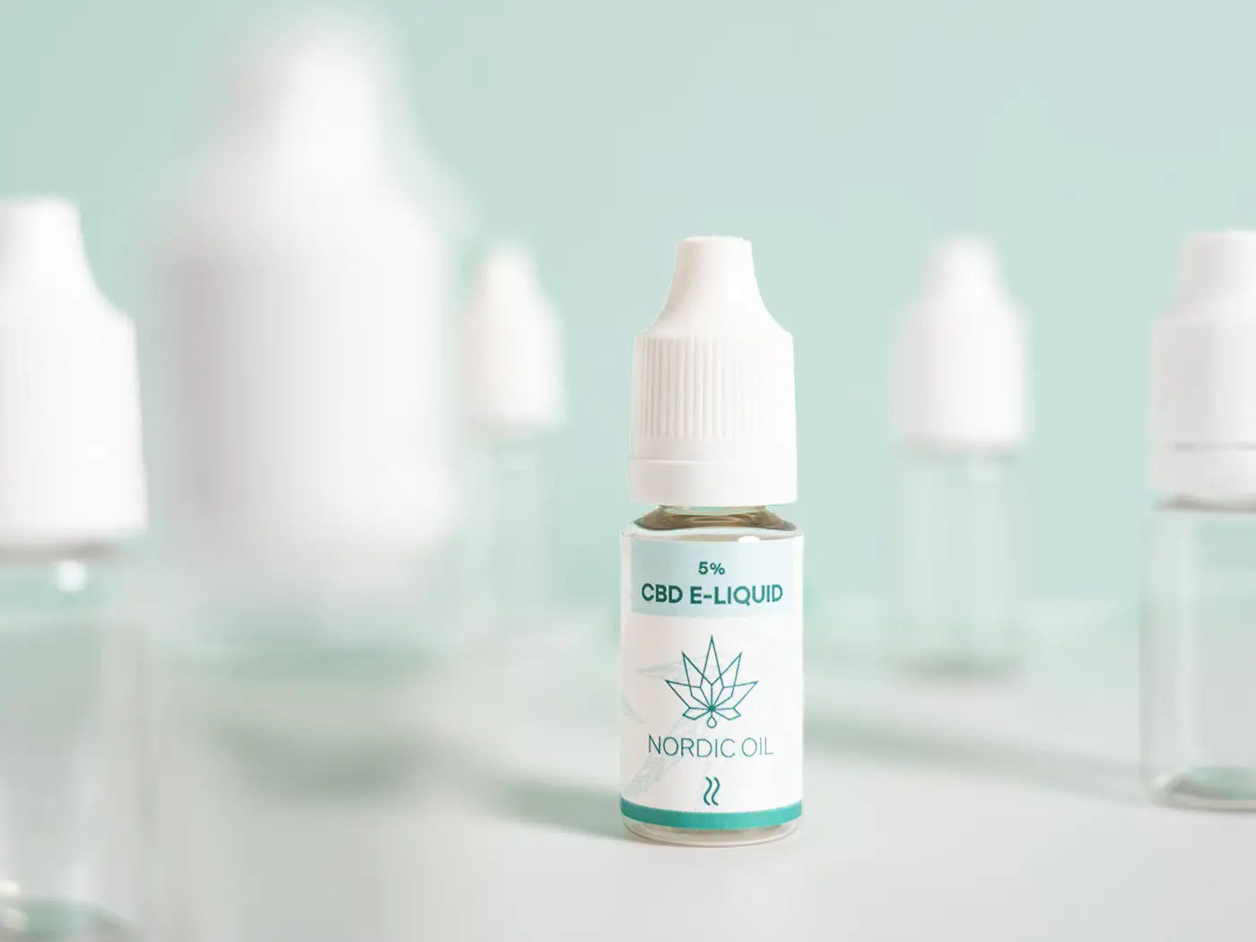 CBD E-Liquid von Nordic Oil und andere Flaschen