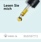 Pipette tropft CBD-Öl auf hellblauem Hintergrund; unten Nordic Oil-Logo und Slogan.